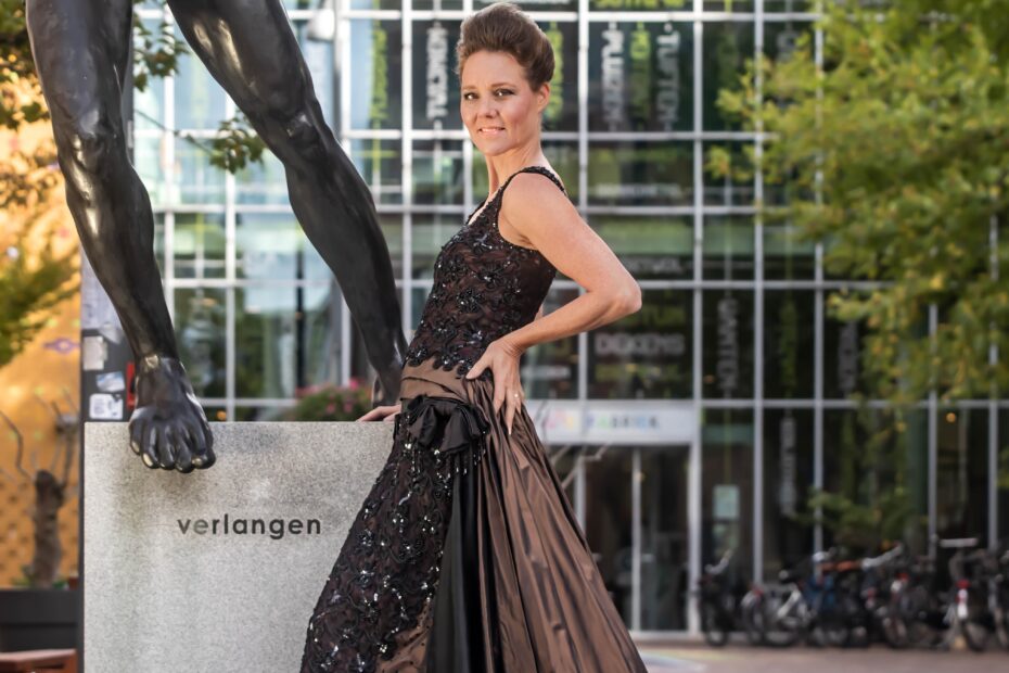 Frank Govers _ Zwarte Jurk